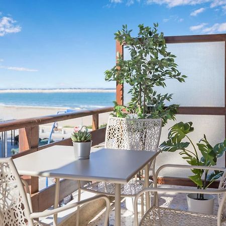 Effie'S Cozy Beach Front Apartment Resmo Dış mekan fotoğraf