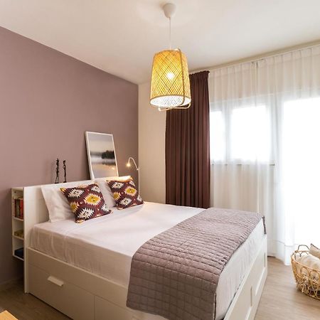 Effie'S Cozy Beach Front Apartment Resmo Dış mekan fotoğraf